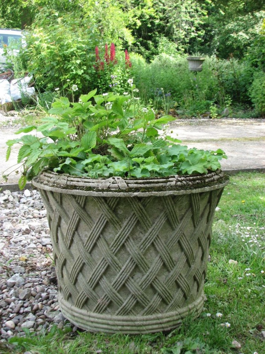 STATUES & SCULPTURES Jardinier Basket Weave 45Cm Stone Garden Planter Clearance